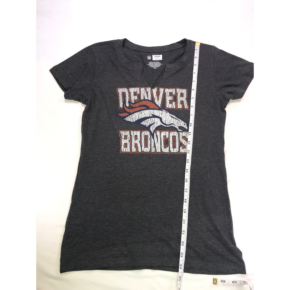 NFL Team Apparel Denver Broncos Womens T-Shirt Gray Distressed Logo Size M 00448 - Picture 4 of 9